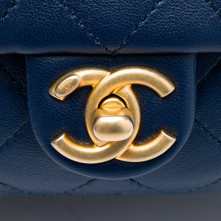 Matelassé et In The Loop Sac bowling Petit Cuir caviar Bleu