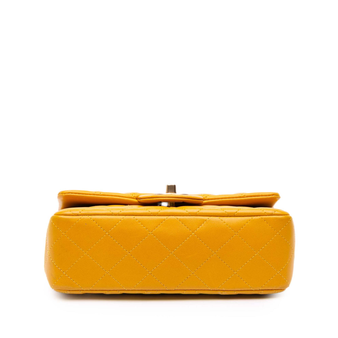 Chanel Mini Rectangular Classic Cuir d’agneau Simple rabat