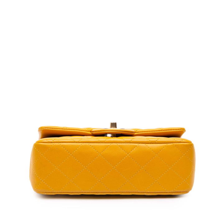 Chanel Mini Rectangular Classic Cuir d’agneau Simple rabat