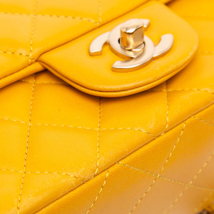 Chanel Mini Rectangular Classic Cuir d’agneau Simple rabat