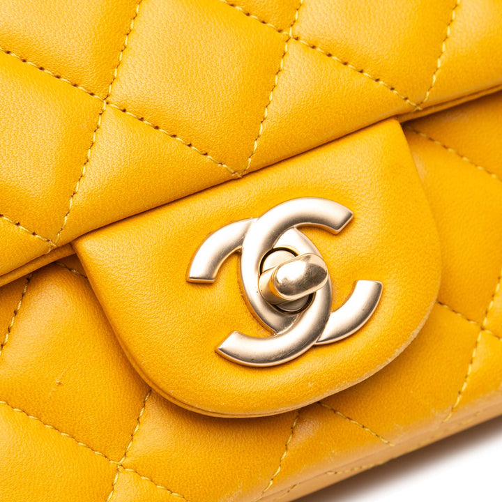 Chanel Mini Rectangular Classic Cuir d’agneau Simple rabat