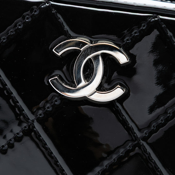 Chanel CC Matelassé Travel Kit Vanity Petit Cuir