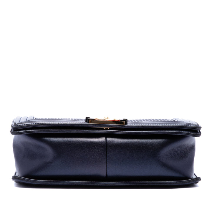 Chanel Old Medium Cuir d’agneau embossé Cube Boy à rabat