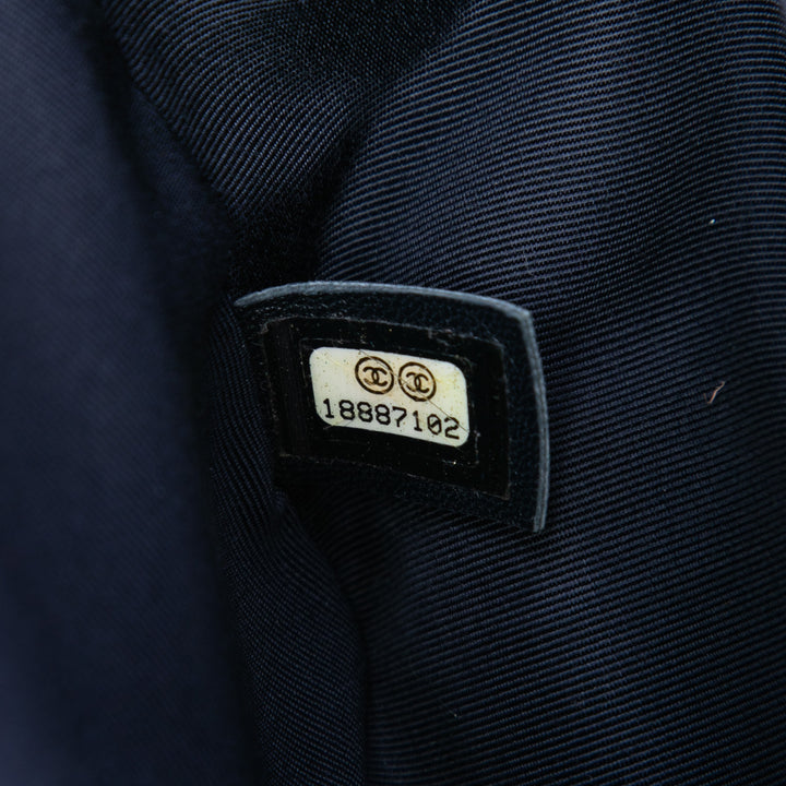 Chanel Old Medium Cuir d’agneau embossé Cube Boy à rabat