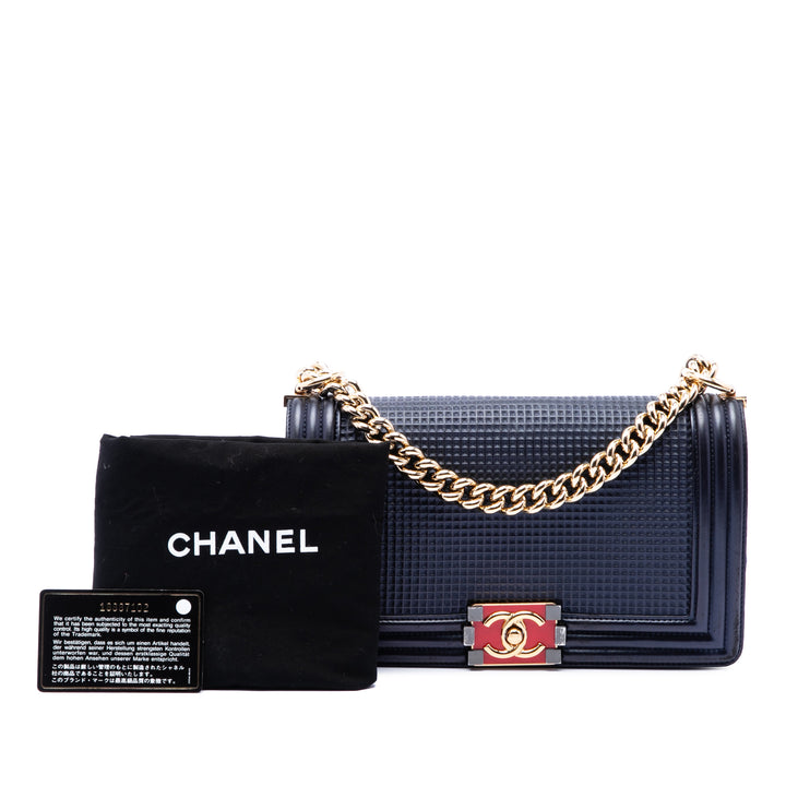 Chanel Old Medium Cuir d’agneau embossé Cube Boy à rabat