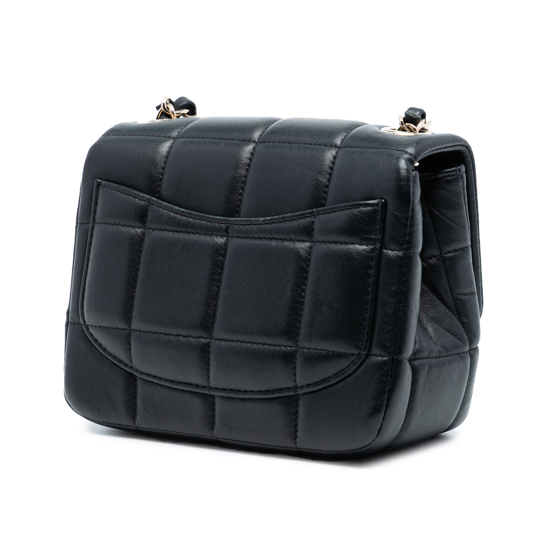 Chanel Matelassé Resin Cristal Carré Monacoco à rabat Mini Cuir d'agneau