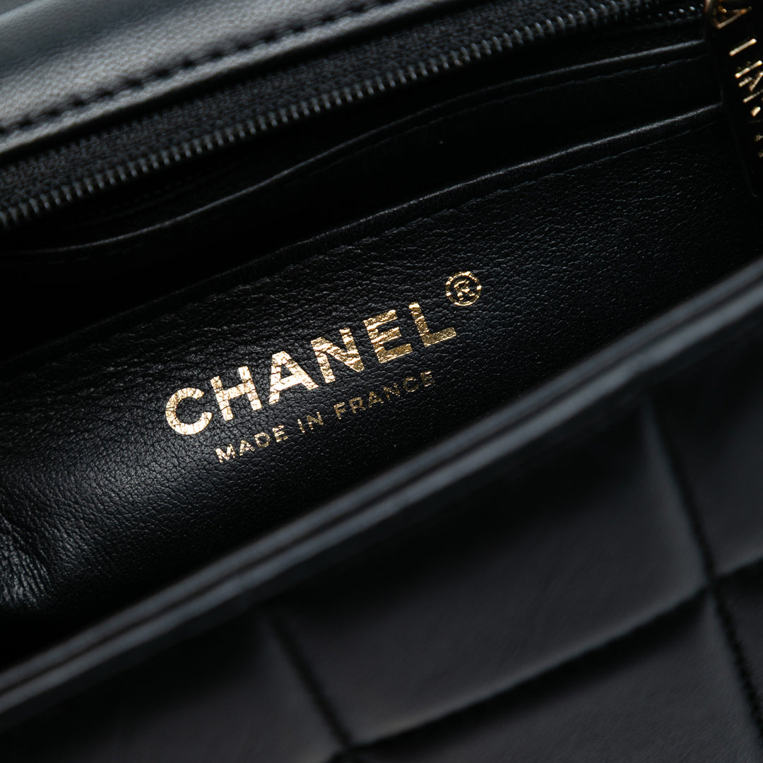 Chanel Matelassé Resin Cristal Carré Monacoco à rabat Mini Cuir d'agneau