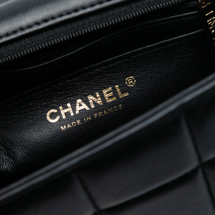 Chanel Matelassé Resin Cristal Carré Monacoco à rabat Mini Cuir d'agneau