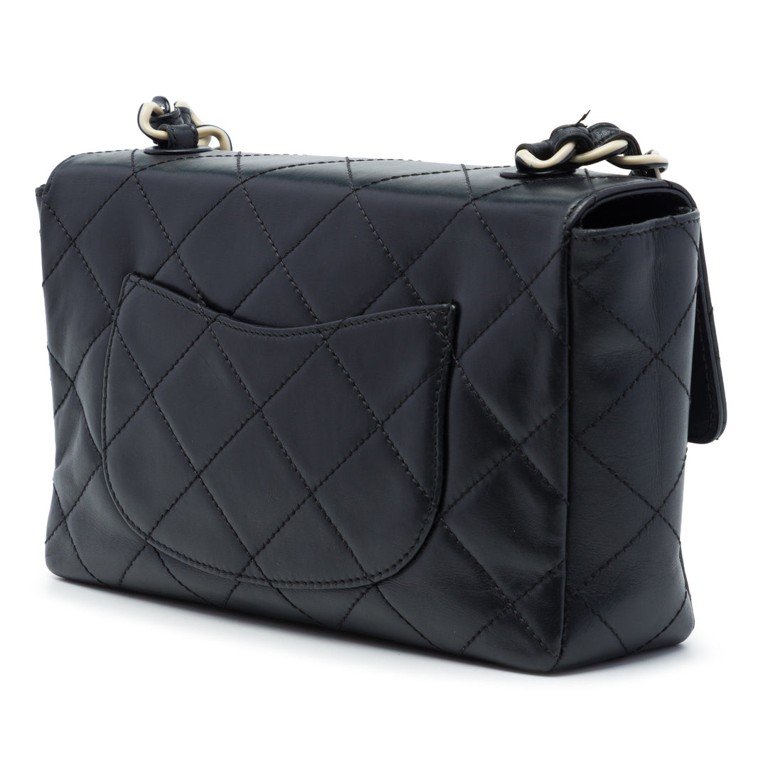 Matelassé Resin Chaîne Rabat simple Moyen Cuir d'agneau Noir