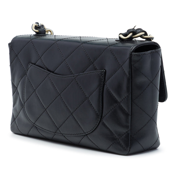 Matelassé Resin Chaîne Rabat simple Moyen Cuir d'agneau Noir