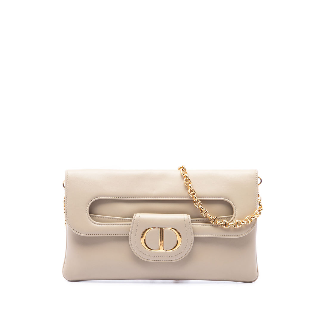 Dior DiorDouble Sac à chaîne Moyen Cuir de veau Beige – vue principale – GABY PARIS