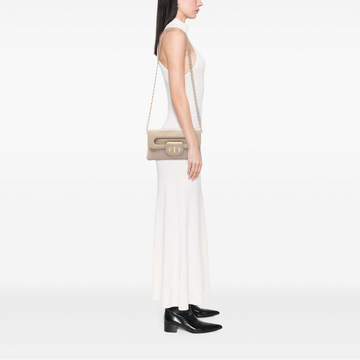 Dior DiorDouble Sac à chaîne Moyen Cuir de veau Beige – vue 6 – GABY PARIS