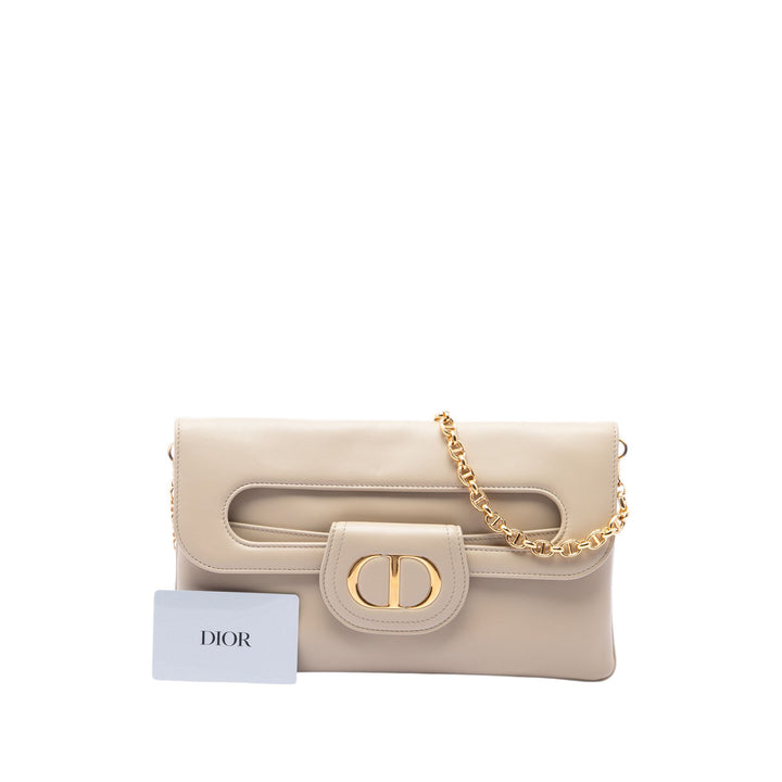 Dior DiorDouble Sac à chaîne Moyen Cuir de veau Beige – vue 7 – GABY PARIS