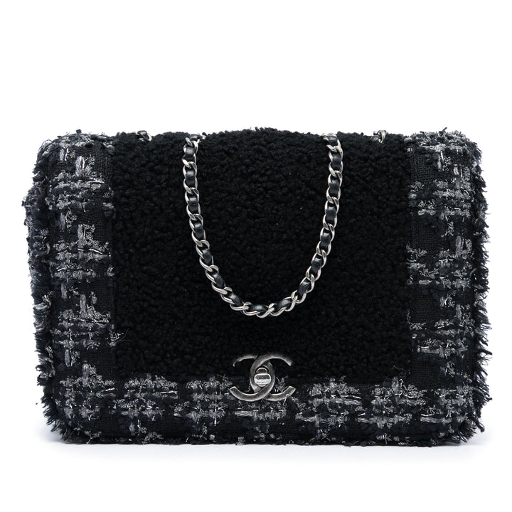 Chanel CC Shearling et Chaîne à rabat Moyen Tweed Noir – vue principale – GABY PARIS
