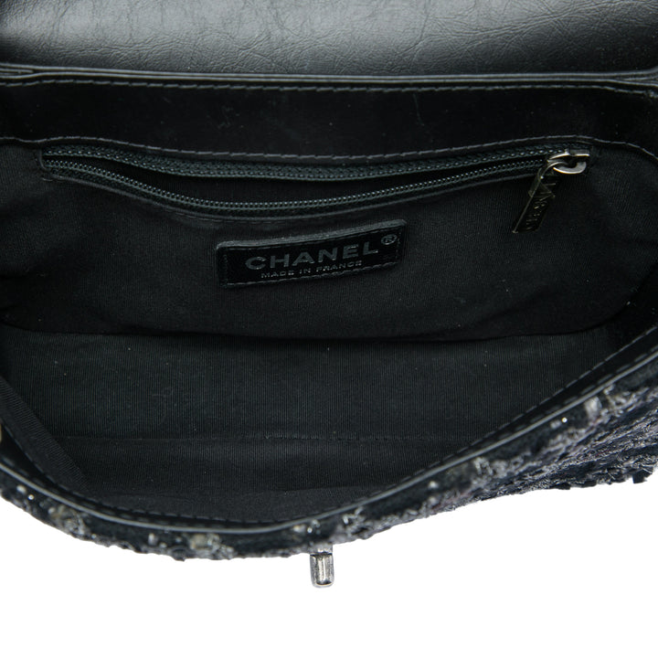 Chanel CC Shearling et Chaîne à rabat Moyen Tweed Noir – vue 4 – GABY PARIS