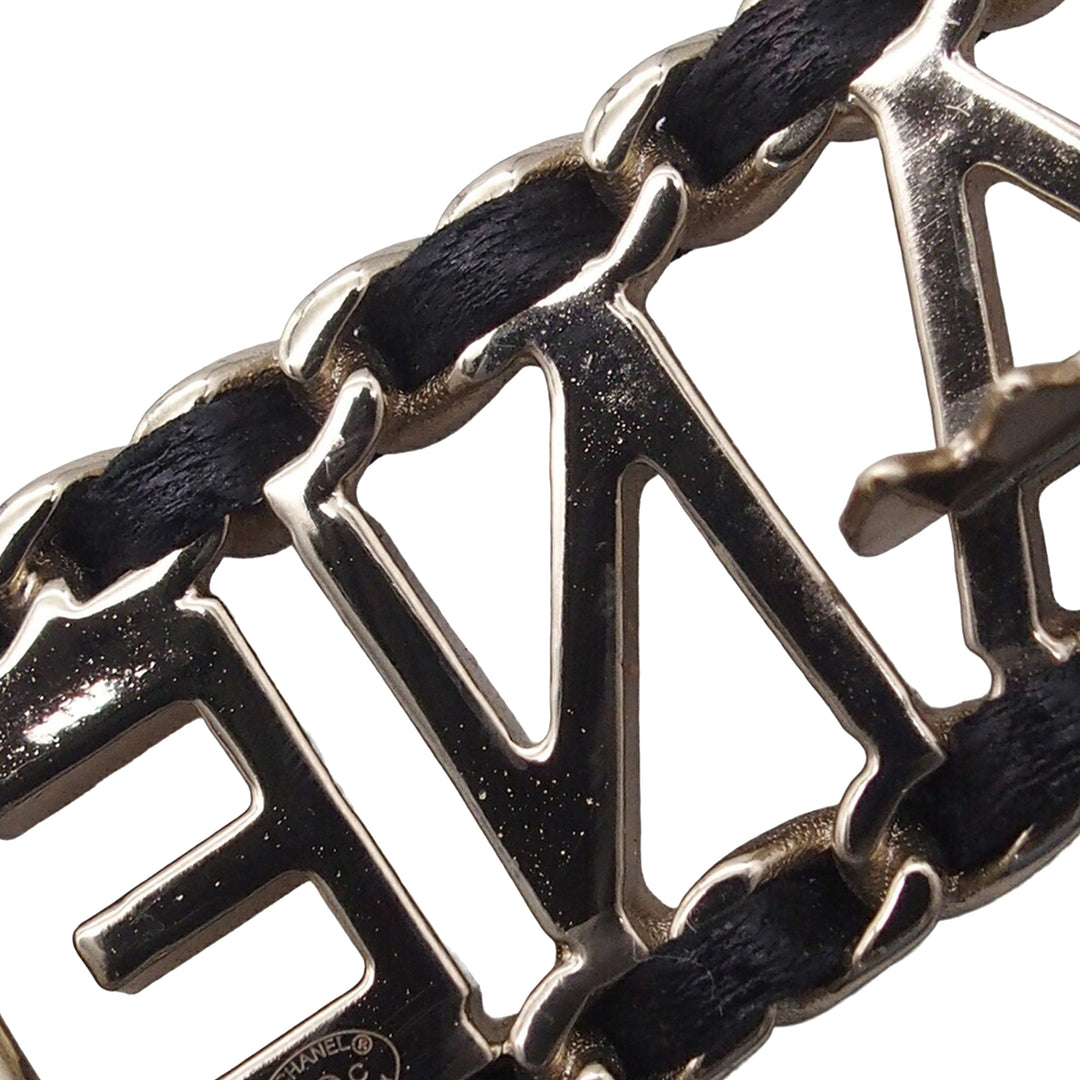 Chanel plaqué Allure Logo Hair Clip Cuir d'agneau