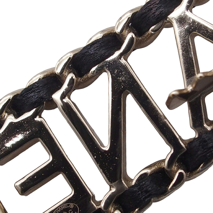 Chanel plaqué Allure Logo Hair Clip Cuir d'agneau