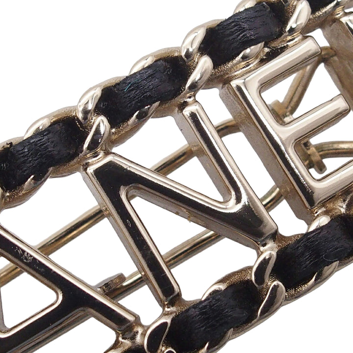 Chanel plaqué Allure Logo Hair Clip Cuir d'agneau