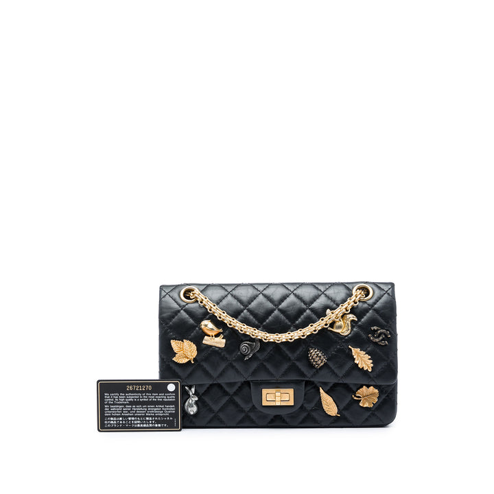 Chanel Matelassé vieilli Reissue 2.55 Lucky Charms Double rabat 225 Cuir de veau Noir – vue 6 – GABY PARIS