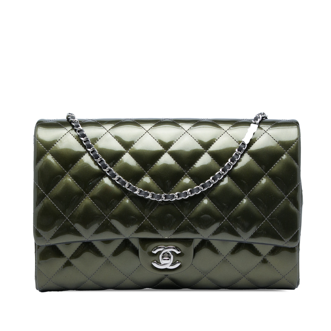 Chanel Matelassé Striated Metallic Cuir verni Pochette avec chaîne