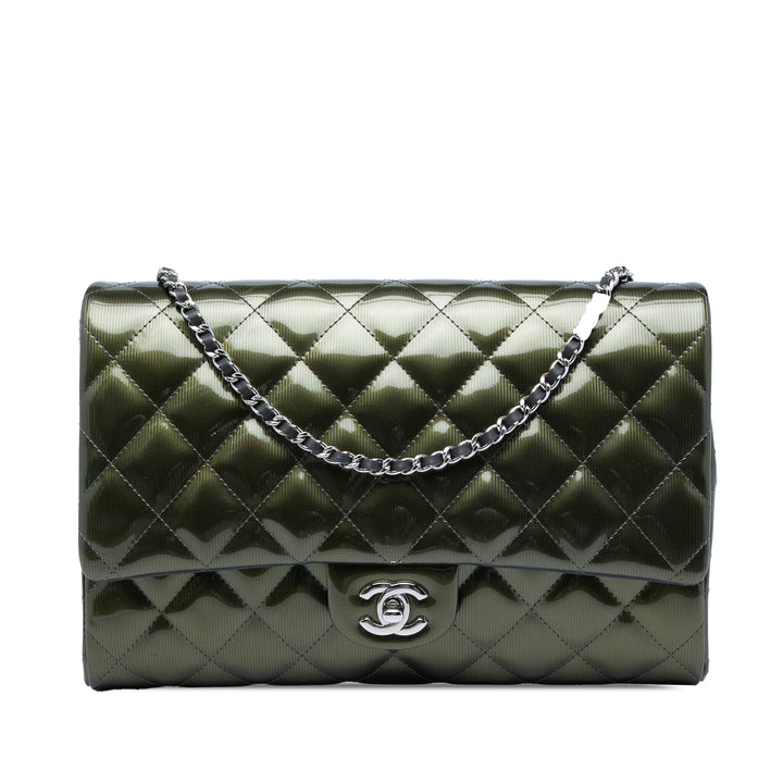 Chanel Matelassé Striated Metallic Cuir verni Pochette avec chaîne