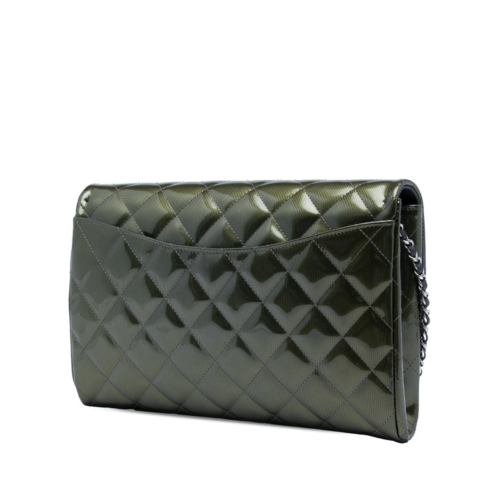 Chanel Matelassé Striated Metallic Cuir verni Pochette avec chaîne