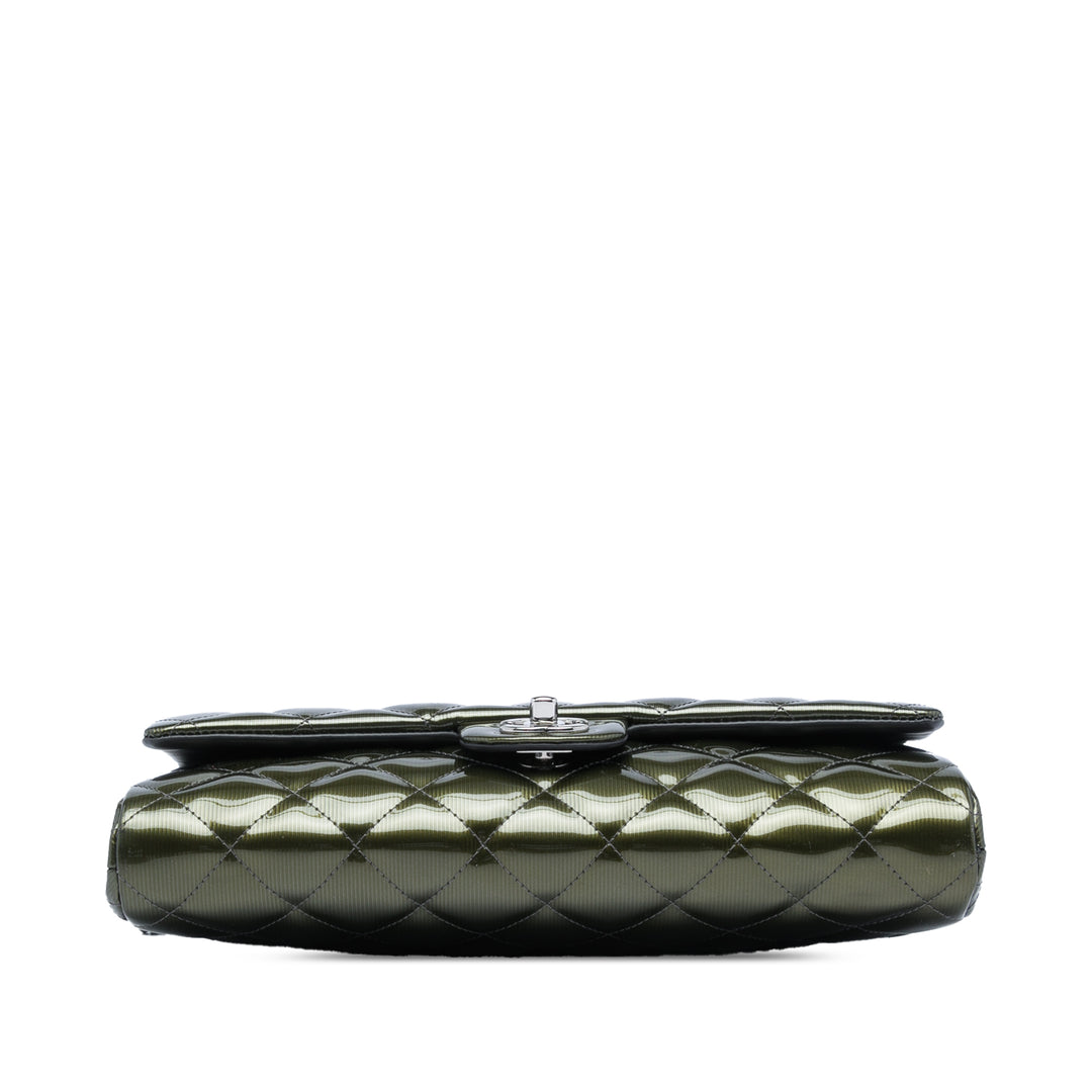 Chanel Matelassé Striated Metallic Cuir verni Pochette avec chaîne