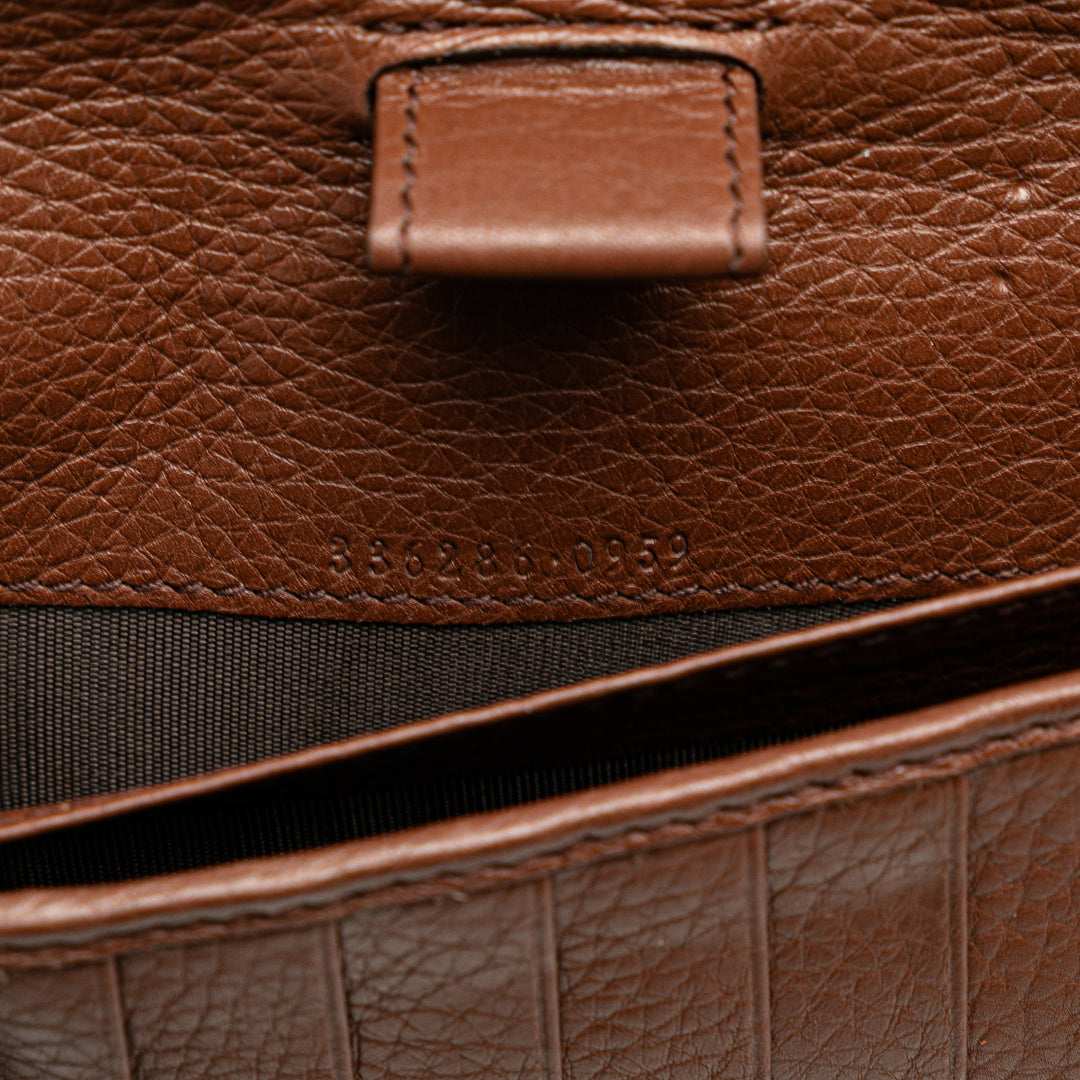 Gucci Pebbled Cuir de veau Soho Travel Document Étui Marron