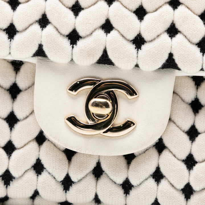 Chanel Medium Cuir de veau et Laine Knit Simple rabat