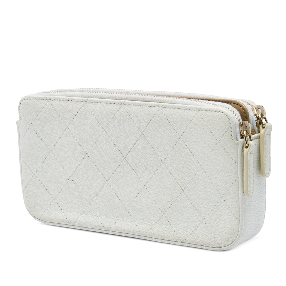 Chanel Pochette CC Matelassé Chic Perles Double Zippé avec chaîne Cuir de chèvre Blanc – vue 2 – GABY PARIS