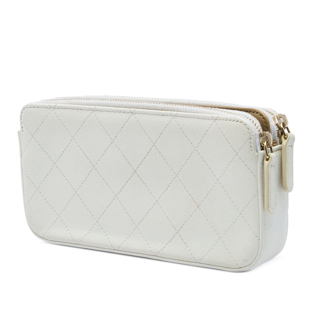 Chanel Pochette CC Matelassé Chic Perles Double Zippé avec chaîne Cuir de chèvre Blanc – vue 2 – GABY PARIS
