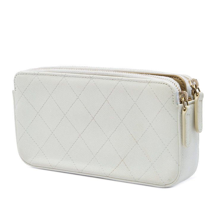 Chanel Pochette CC Matelassé Chic Perles Double Zippé avec chaîne Cuir de chèvre Blanc – vue 2 – GABY PARIS