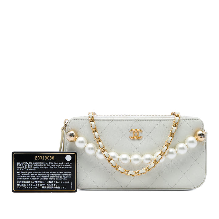 Chanel Pochette CC Matelassé Chic Perles Double Zippé avec chaîne Cuir de chèvre Blanc – vue 6 – GABY PARIS