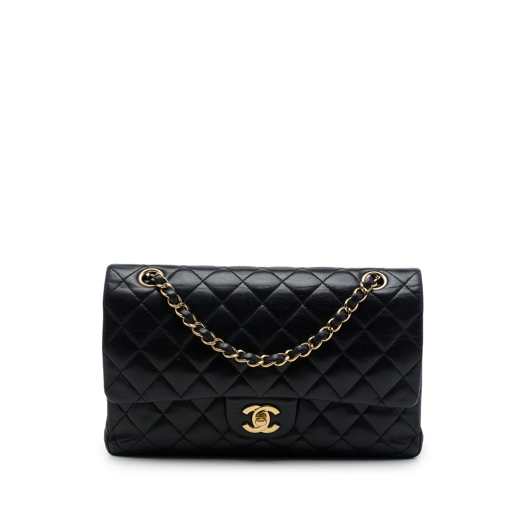 Chanel Sac porté épaule Classic Double rabat Moyen Cuir d'agneau Noir – vue principale – GABY PARIS