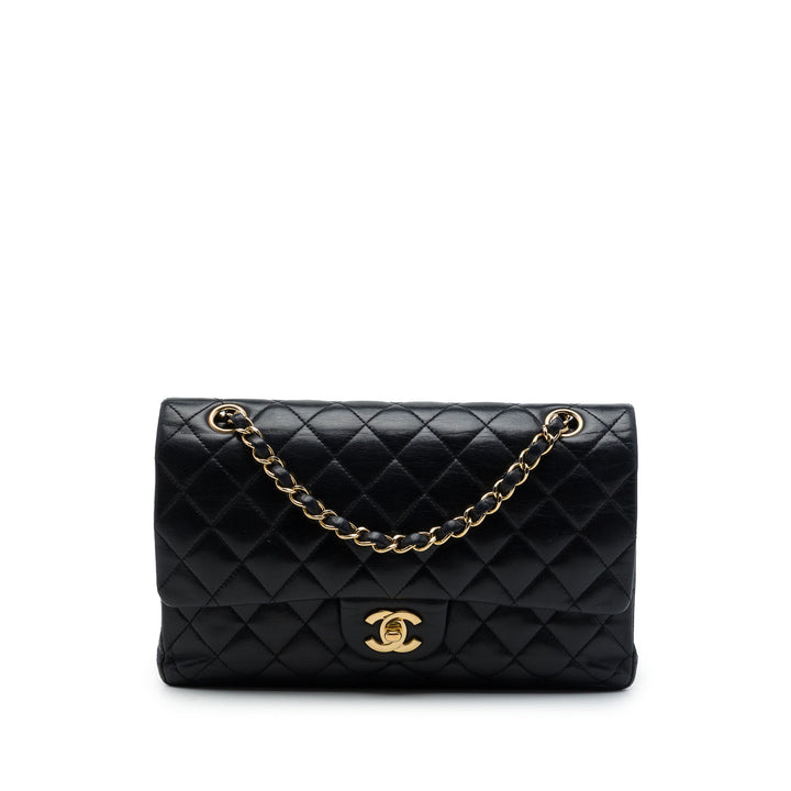 Chanel Sac porté épaule Classic Double rabat Moyen Cuir d'agneau Noir – vue principale – GABY PARIS