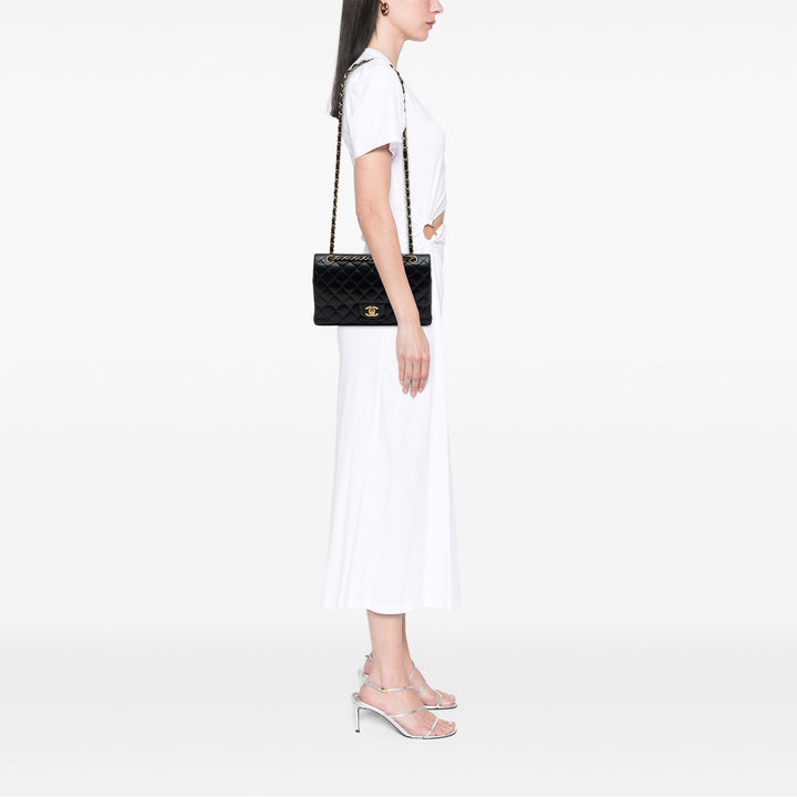 Chanel Sac porté épaule Classic Double rabat Moyen Cuir d'agneau Noir – vue 6 – GABY PARIS