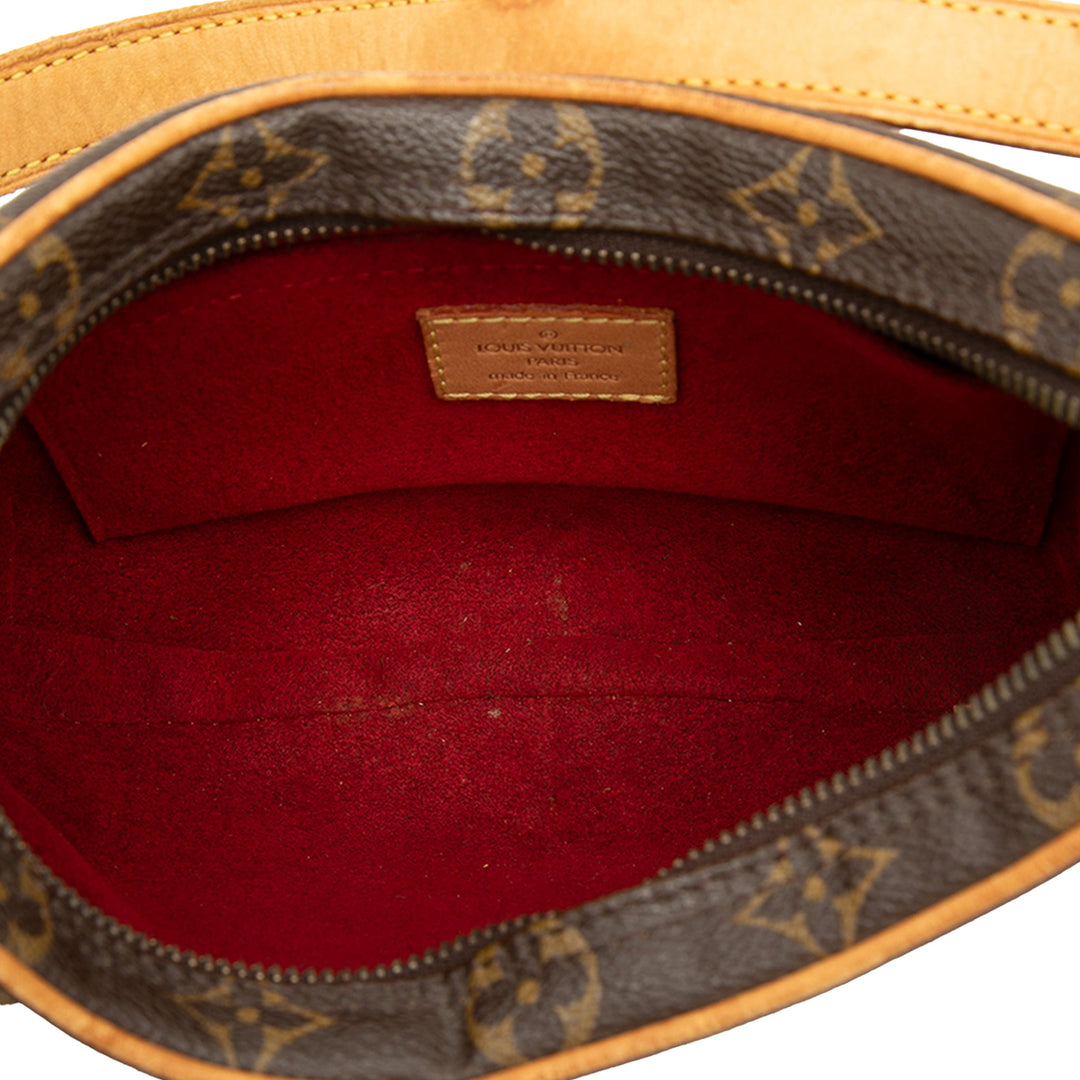 Louis Vuitton Croissant PM Monogram Marron – vue 4 – GABY PARIS