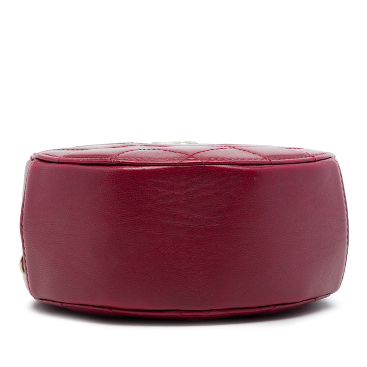 Chanel CC Matelassé Rond Pochette avec chaîne Cuir d'agneau Rouge – vue 3 – GABY PARIS