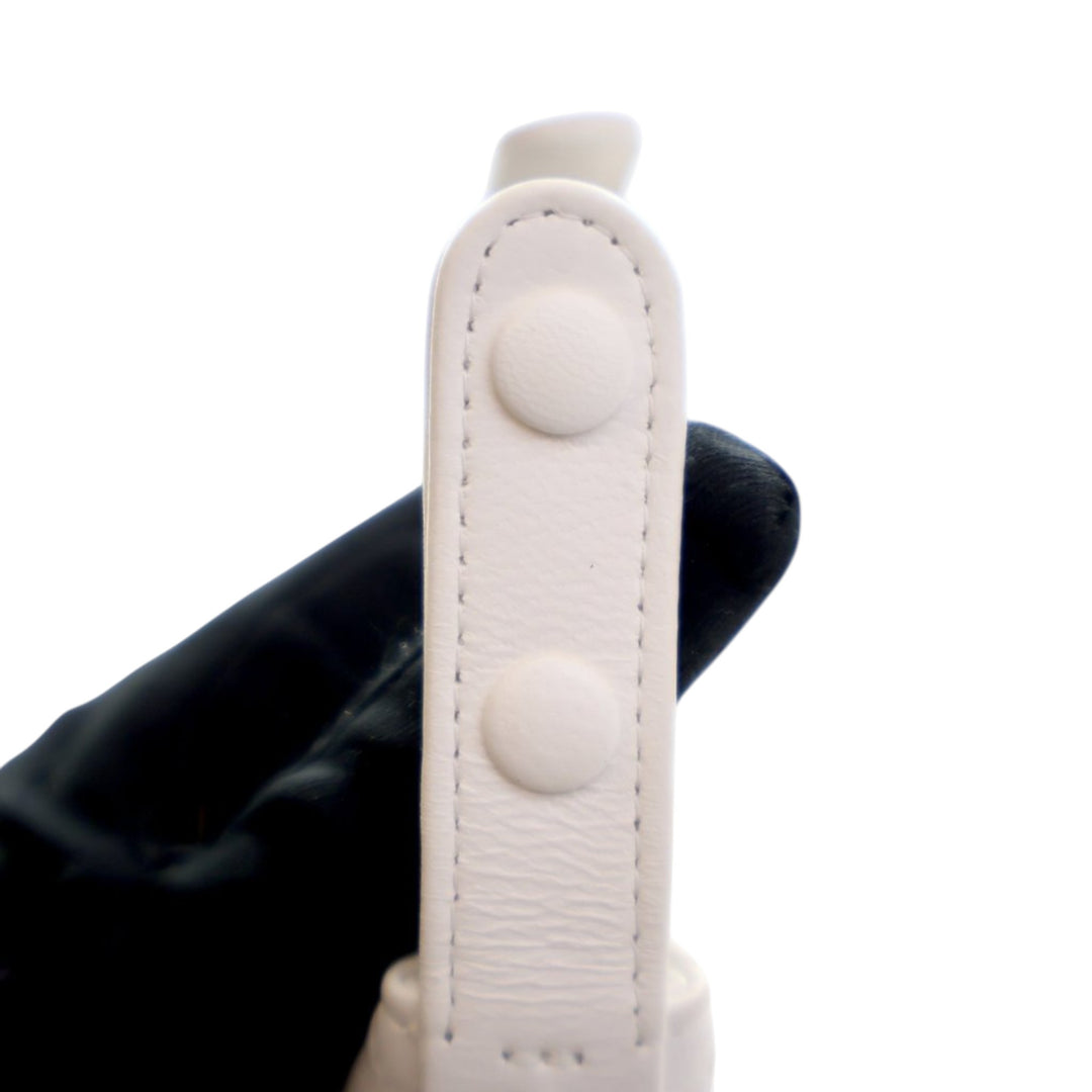 Chanel Mini brillant Crumpled Matelassé Cuir d’agneau Sac rond à chaîne Pochette