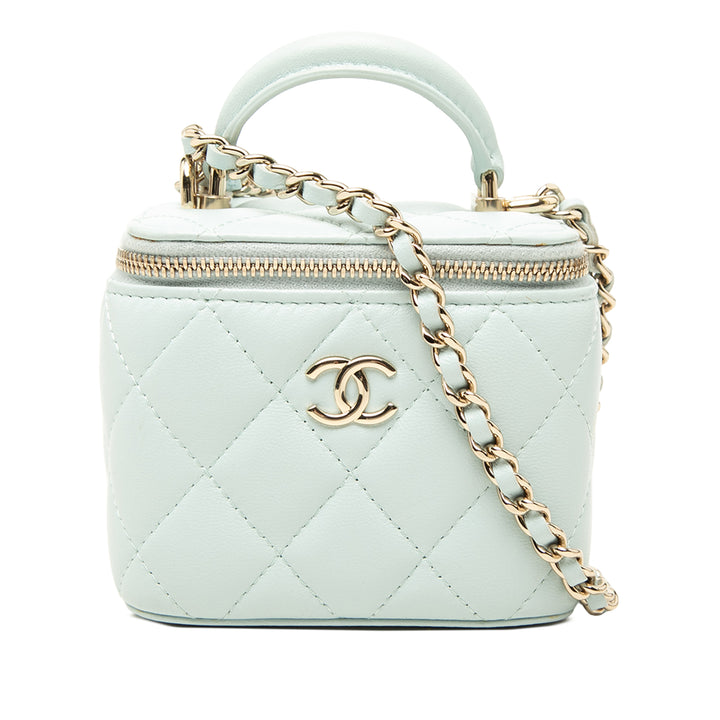 Chanel Vanity CC Matelassé avec chaîne Mini Cuir d'agneau Bleu – vue principale – GABY PARIS