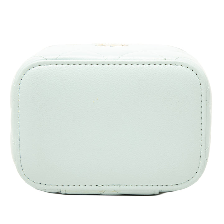 Chanel Vanity CC Matelassé avec chaîne Mini Cuir d'agneau Bleu – vue 3 – GABY PARIS