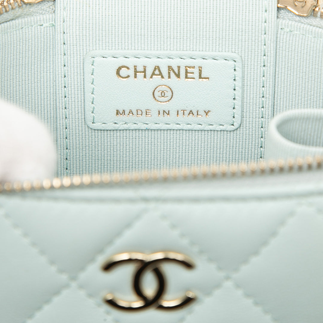 Chanel Vanity CC Matelassé avec chaîne Mini Cuir d'agneau Bleu – vue 5 – GABY PARIS