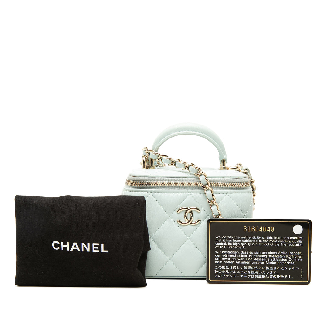 Chanel Vanity CC Matelassé avec chaîne Mini Cuir d'agneau Bleu – vue 7 – GABY PARIS
