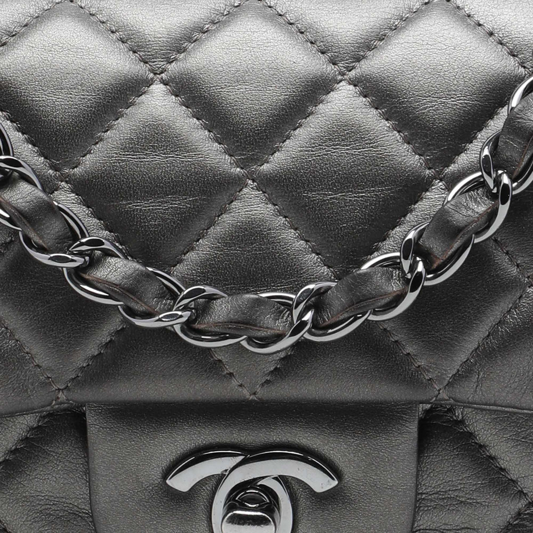 Classic Rectangulaire Métallisé Rabat simple Mini Cuir d'agneau Gris
