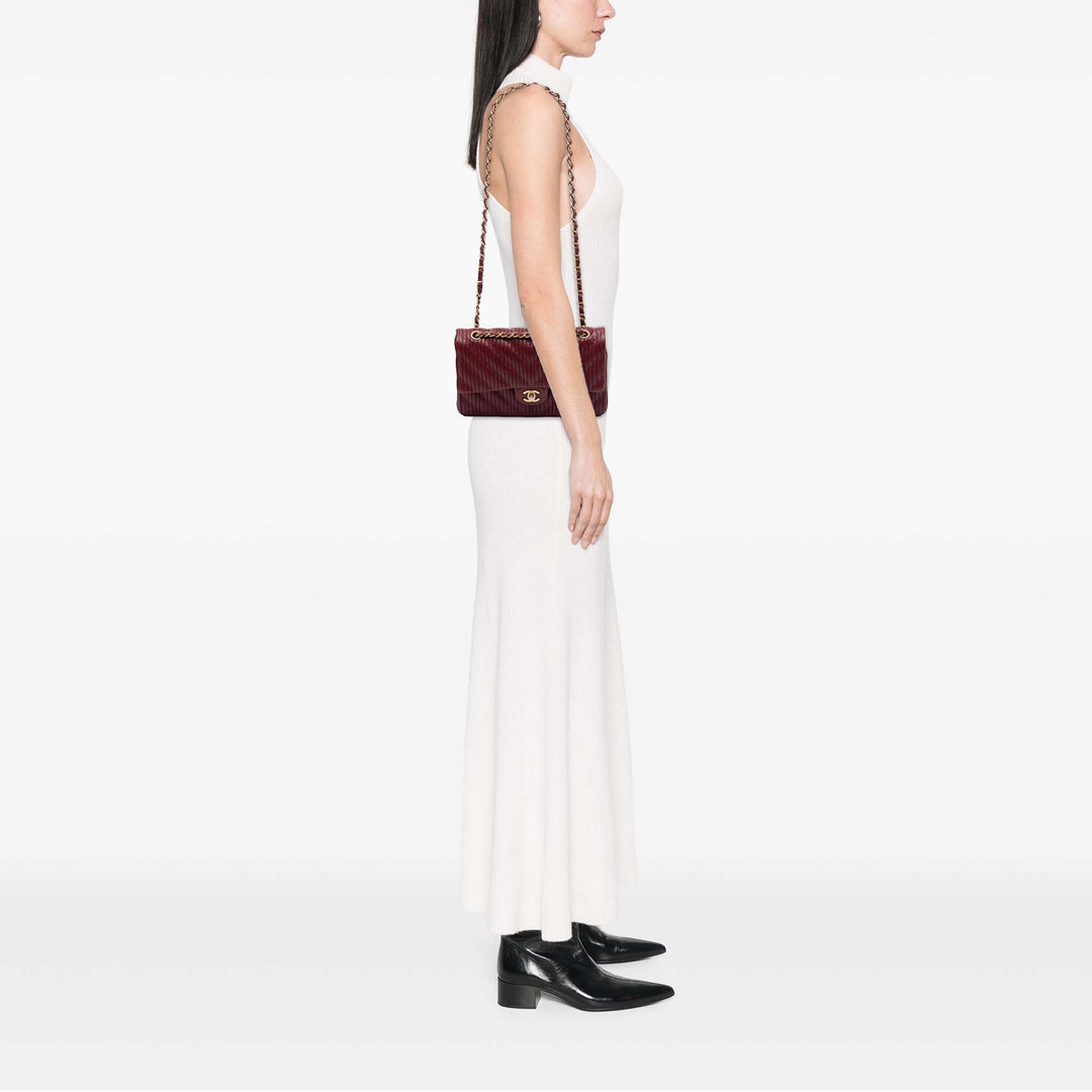 Chanel Medium Classic Chevron Cuir de veau Pleated Double rabat