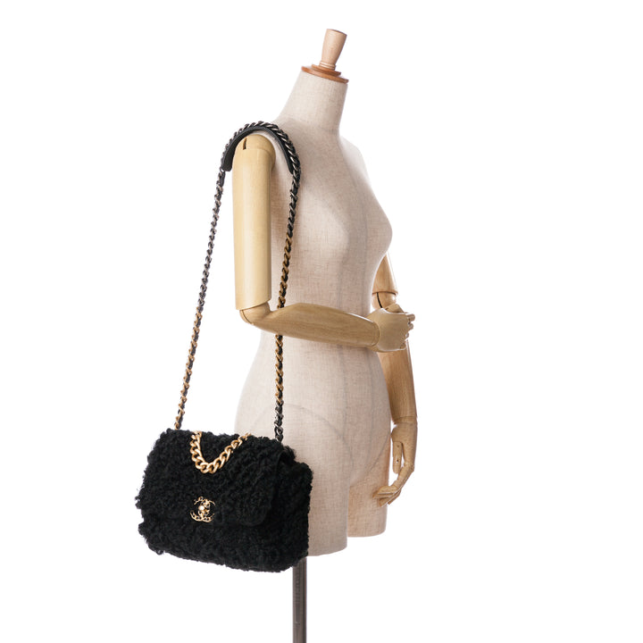 Chanel Medium Shearling 19 Flap Noir