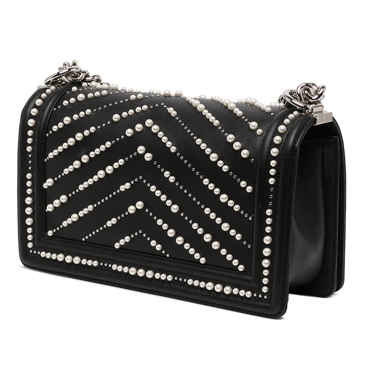 Chanel Sac bandoulière Chevron Perle Boy à rabat Moyen Cuir de veau Noir – vue 2 – GABY PARIS