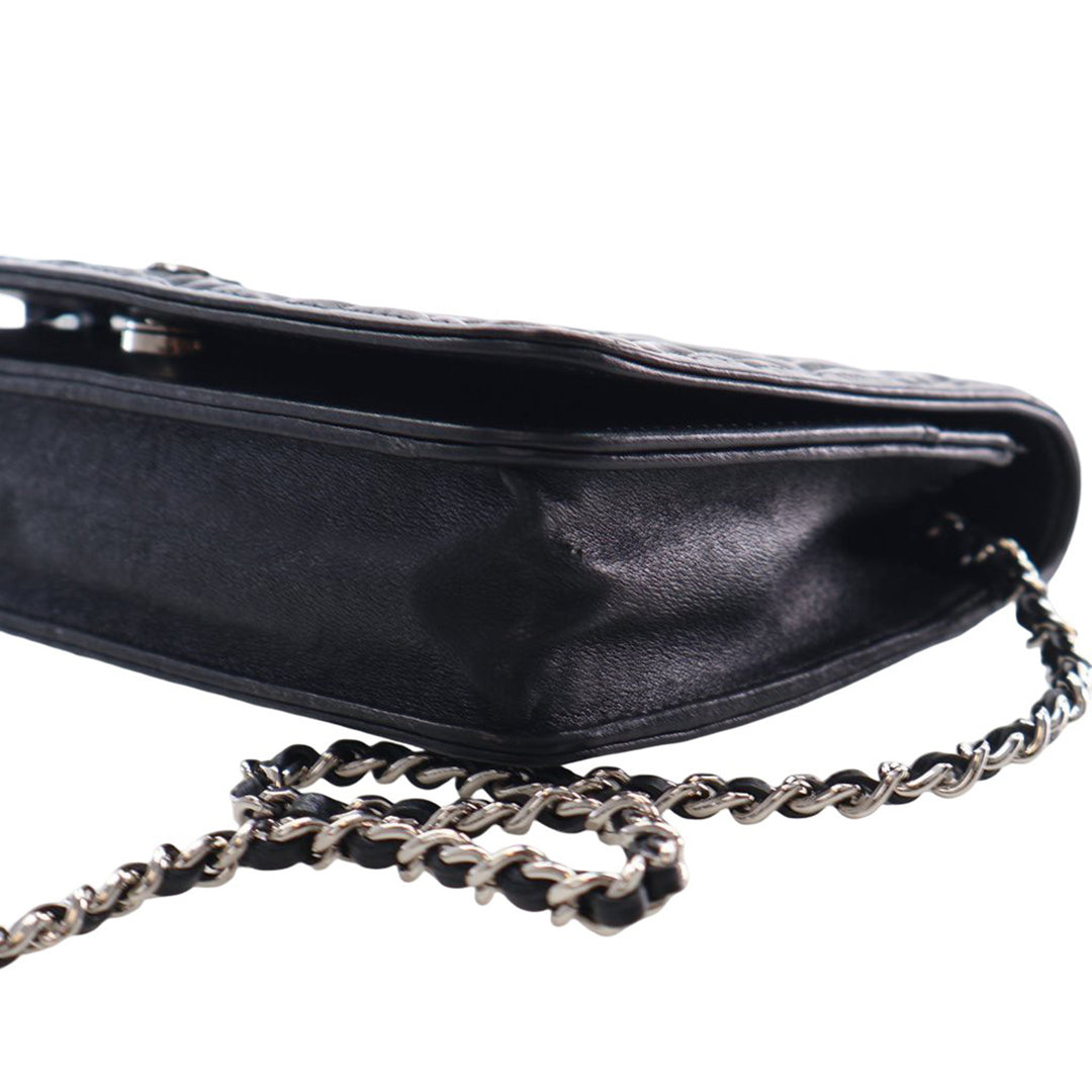 Chanel CC embossé Cuir d’agneau Camellia Wallet on Chain