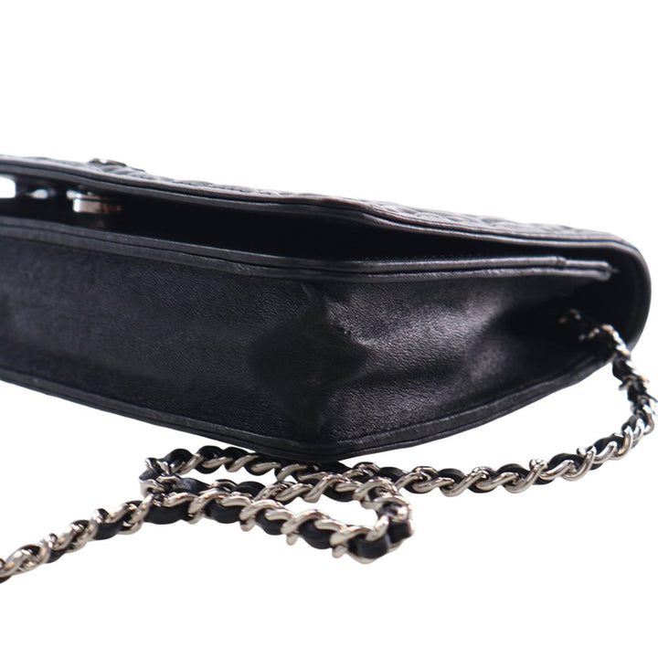 Chanel CC embossé Cuir d’agneau Camellia Wallet on Chain