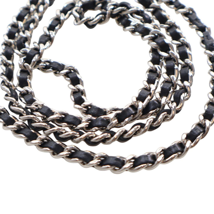 Chanel CC embossé Cuir d’agneau Camellia Wallet on Chain